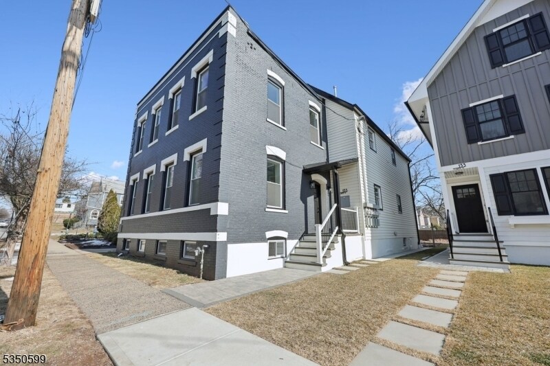 135 Forest St in Montclair, NJ - Building Photo