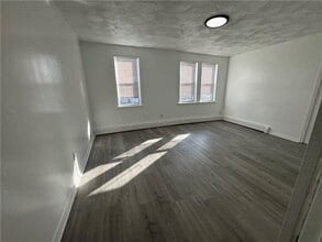 93 Stanton St in Providence, RI - Foto de edificio - Building Photo