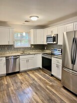 110 Parish Park in East Stroudsburg, PA - Building Photo