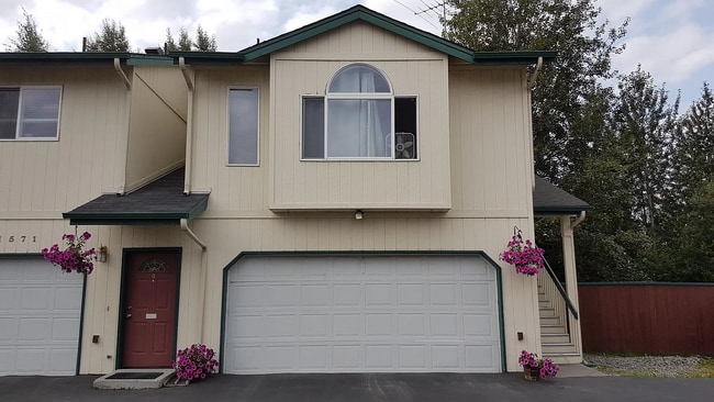 1571 Elcadore Dr in Anchorage, AK - Building Photo - Building Photo