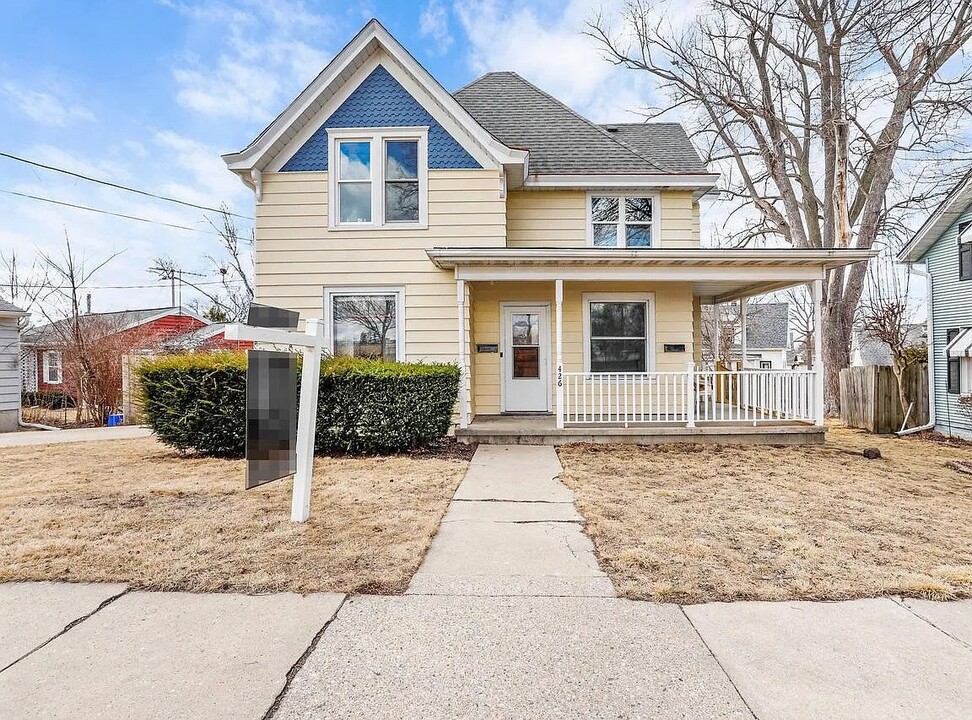 426 College Ave, Unit Lower in Watertown, WI - Foto de edificio