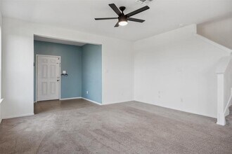 925 Yellow Ribbon Trl in Jarrell, TX - Building Photo - Building Photo