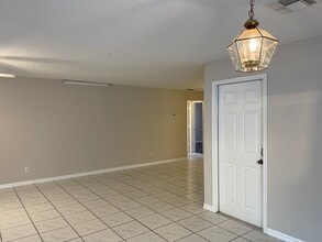 3124 W Powhatan Ave in Tampa, FL - Foto de edificio - Building Photo