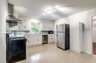 9831 Mercer Dr in Dallas, TX - Building Photo - Building Photo