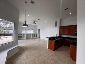 18520 SW 39th St in Miramar, FL - Building Photo - Building Photo