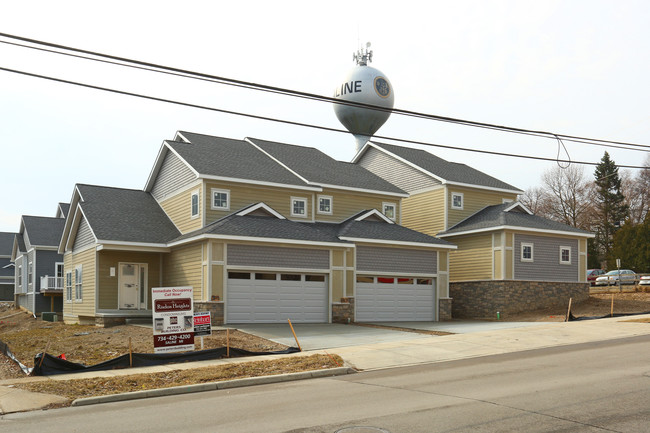 Risdon Heights in Saline, MI - Foto de edificio - Building Photo