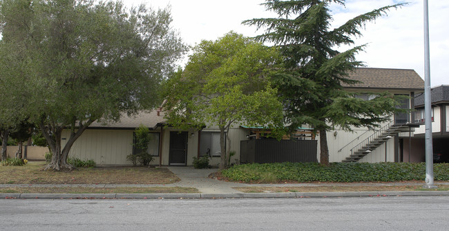 43111 Mayfair Park Ave in Fremont, CA - Building Photo - Building Photo