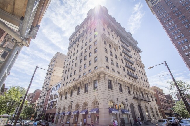 Walnut Square Apartments in Philadelphia, PA - Building Photo - Building Photo