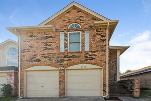1115 Colbert Ln in Duncanville, TX - Building Photo