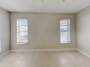 10651 NW 28th St in Sunrise, FL - Building Photo - Building Photo