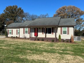 204 Homewood Dr in Murfreesboro, TN - Foto de edificio - Building Photo