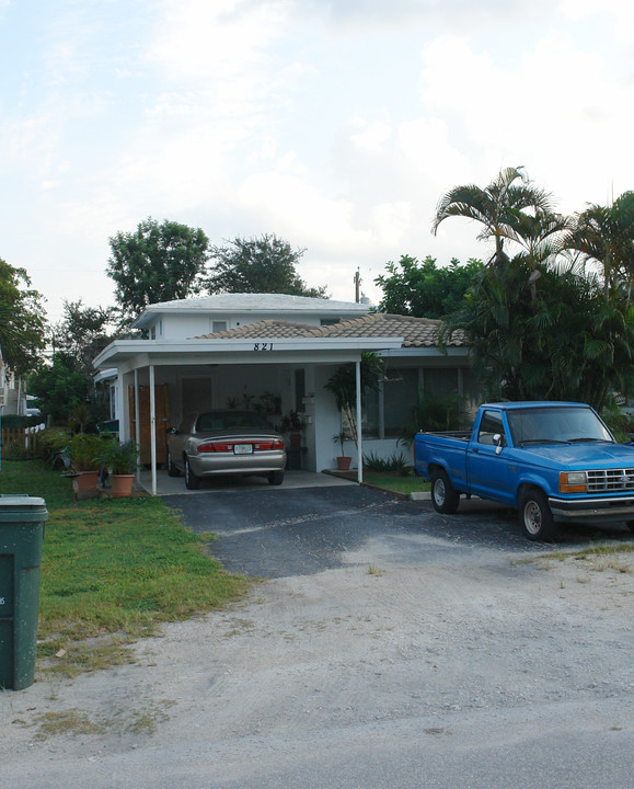 821 SE 14th St in Fort Lauderdale, FL - Building Photo