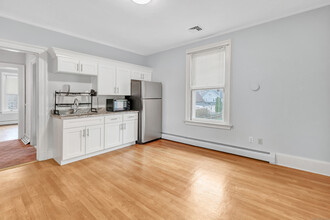 292 Coram Ave in Shelton, CT - Foto de edificio - Building Photo