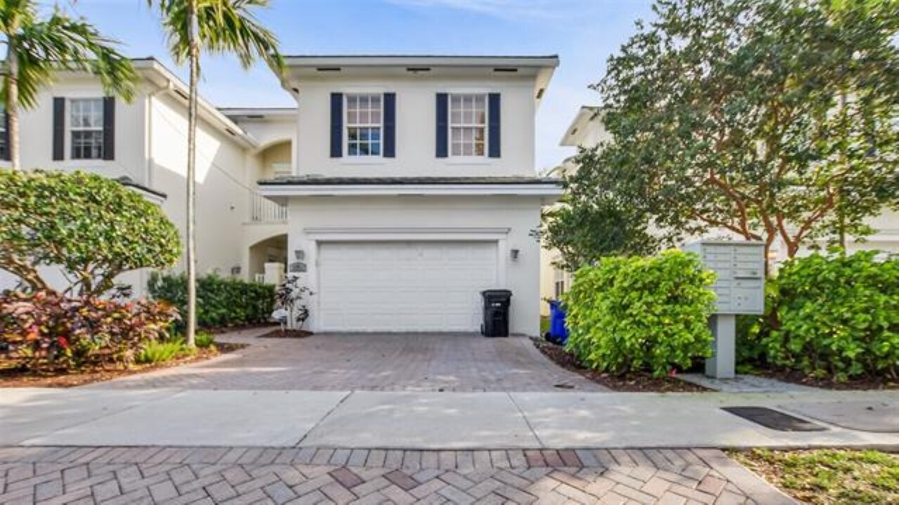 1750 NE 12th St in Fort Lauderdale, FL - Foto de edificio
