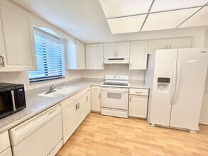 175 Cypress Way E in Naples, FL - Building Photo - Building Photo