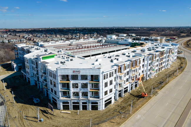 The View on Carrollton in Carrollton, TX - Building Photo - Building Photo