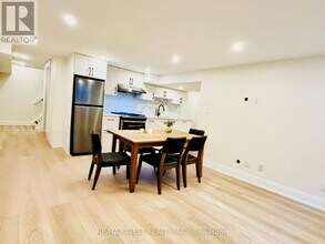 2 Wichey Rd in Toronto, ON - Building Photo - Building Photo