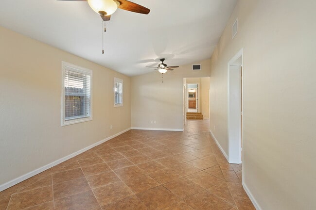 824 Prince Ave in Healdsburg, CA - Building Photo - Building Photo