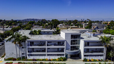 Broadway Plaza in Long Beach, CA - Building Photo - Building Photo