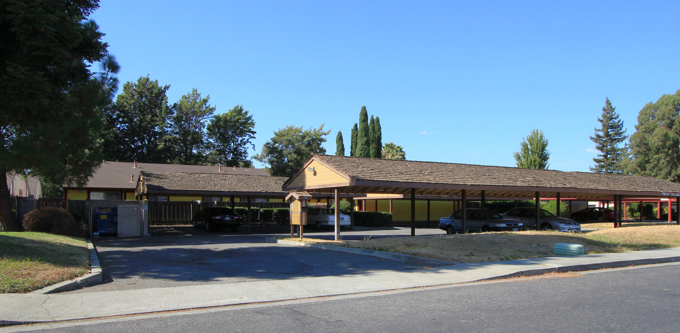 Tabor Apartments in Fairfield, CA - Building Photo