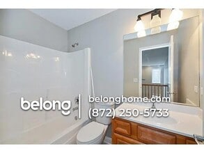 850 Jameson Ct W in Carol Stream, IL - Foto de edificio - Building Photo