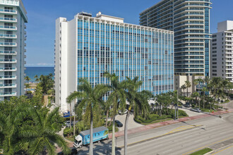 Crystal House in Miami Beach, FL - Building Photo - Building Photo