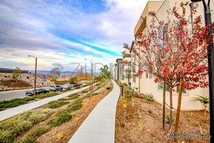 27503 N Golden Currant Pl in Valencia, CA - Foto de edificio - Building Photo