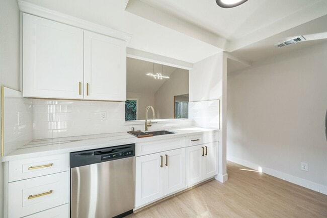 4052 Twin Peaks Terrace in Fremont, CA - Foto de edificio - Building Photo