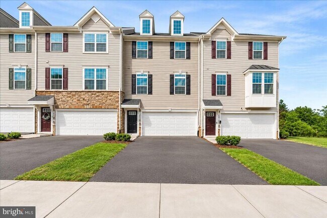 property at 1403 Wilmer Park Ln