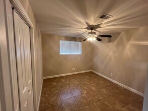 4937 Maid Marion Dr in New Orleans, LA - Building Photo - Building Photo