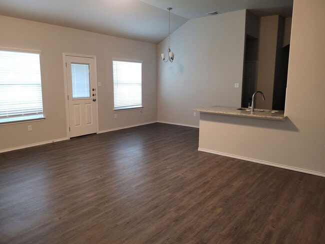 3426 Scott Cir in Seguin, TX - Foto de edificio - Building Photo