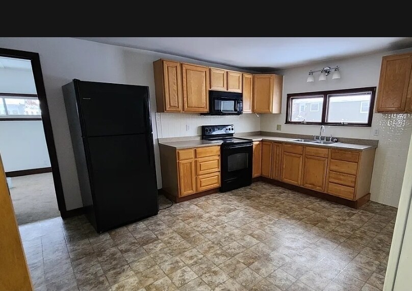 249 E 8th St, Unit Lower in Oswego, NY - Building Photo