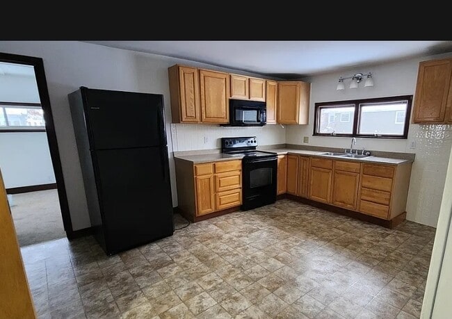 249 E 8th St, Unit Lower