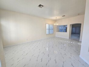 7990 Nookfield Dr in Las Vegas, NV - Building Photo - Building Photo