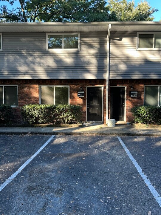 815 Raleigh St in West Columbia, SC - Building Photo