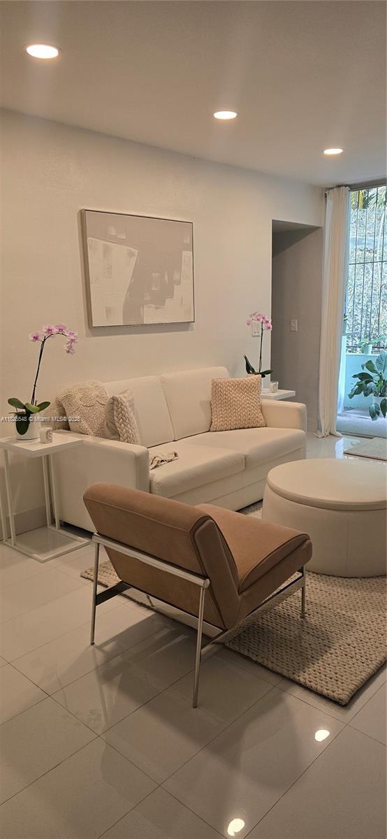 property at 2539 S Bayshore Dr