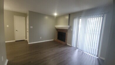 906 Candlewood Dr NW in Huntsville, AL - Building Photo - Building Photo