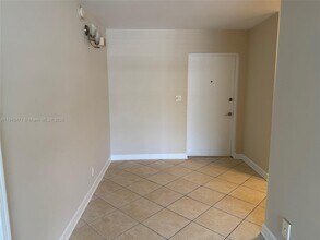 2420 SE 17th St in Fort Lauderdale, FL - Building Photo - Building Photo