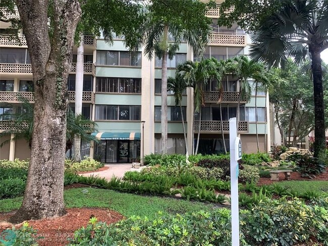 property at 4222 Inverrary Blvd