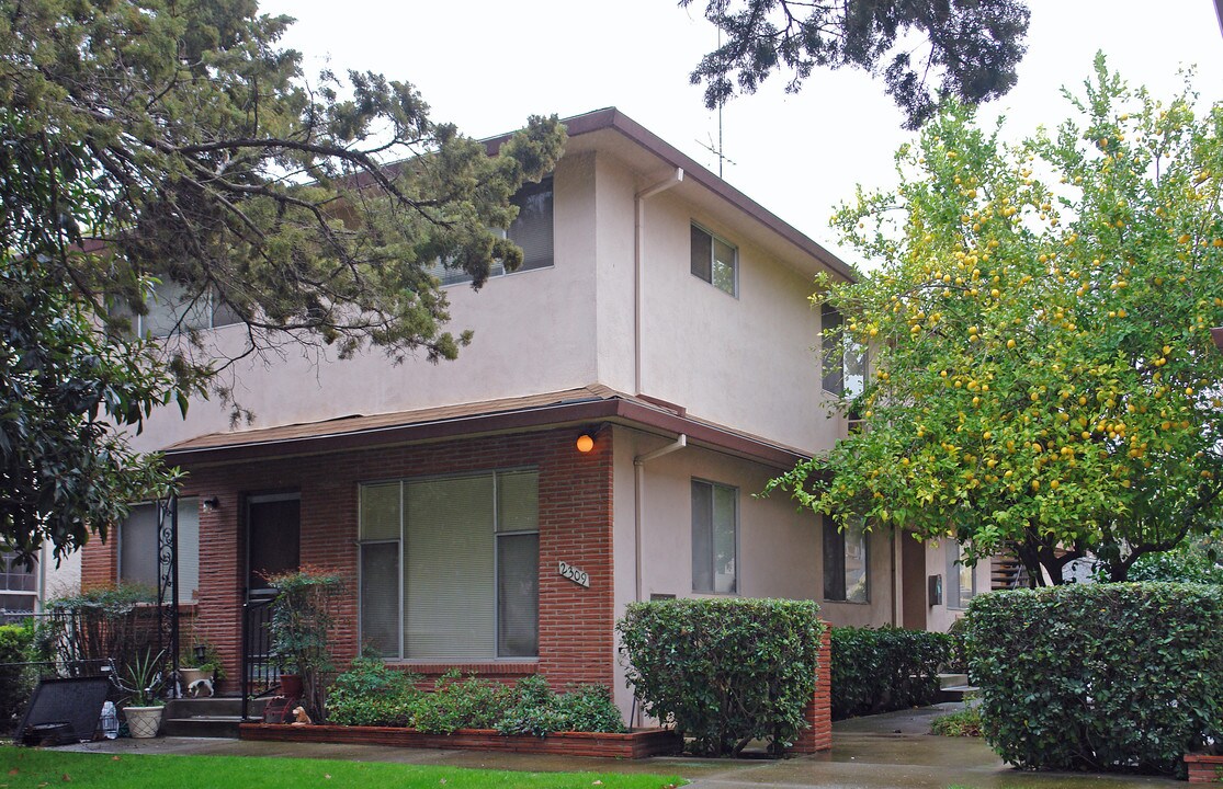 2309 Castro Way in Sacramento, CA - Foto de edificio