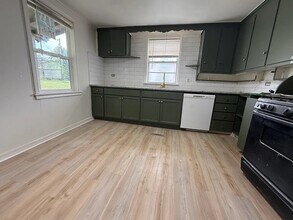 810 N 12th St in Collinsville, OK - Building Photo - Building Photo