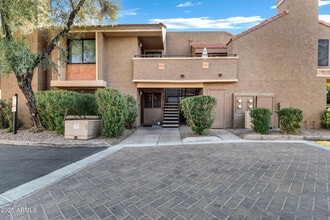 5122 E Shea Blvd in Scottsdale, AZ - Foto de edificio - Building Photo