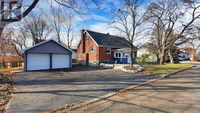 property at 39 Woodward Ave