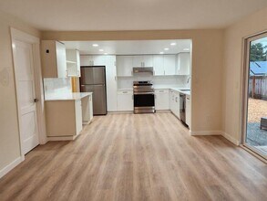 14219 NE 64th Ct in Redmond, WA - Building Photo - Building Photo