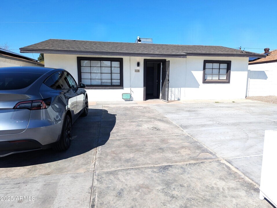 2536 E Culver St in Phoenix, AZ - Building Photo