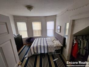 51 Gardner St, Unit 1 in Boston, MA - Foto de edificio - Building Photo