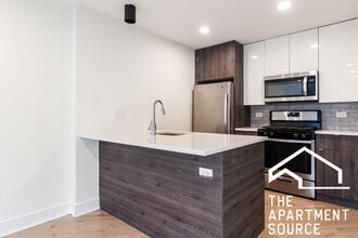 939 W Grace St, Unit 101 in Chicago, IL - Building Photo - Building Photo