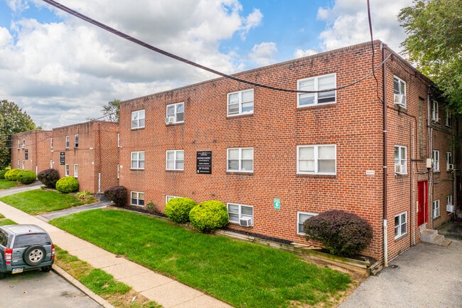 Mayfair Garden Apartments in Philadelphia, PA - Foto de edificio - Building Photo