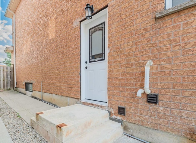 23 Sewells Ln in Brampton, ON - Building Photo - Building Photo