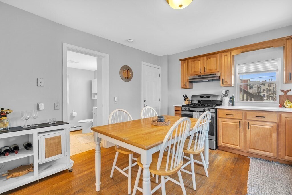 180 W 8th St in Boston, MA - Building Photo